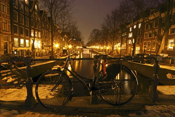 Ámsterdam por la noche en los Países Bajos —  Fotos de Stock