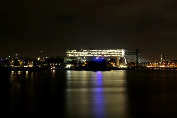 Escena nocturna en el puerto — Foto de Stock