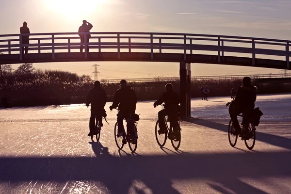 Cyclists on ice — Stock Photo, Image