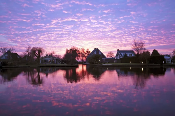 Piękny zachód słońca w okolicach z Holandii — Zdjęcie stockowe