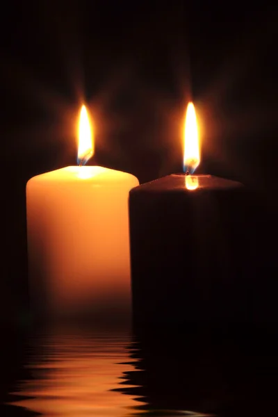 Zwei brennende Kerzen — Stockfoto