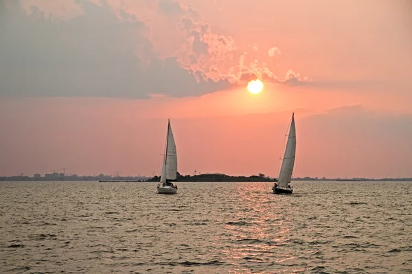 日落时分在荷兰帆船 — 图库照片