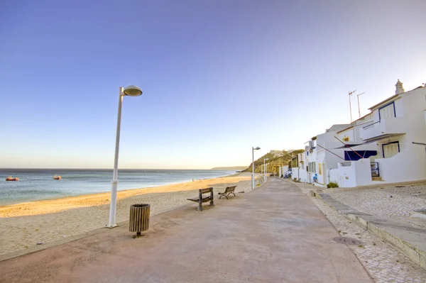 Praia de Salema ao pôr-do-sol em Portugal — Fotografia de Stock
