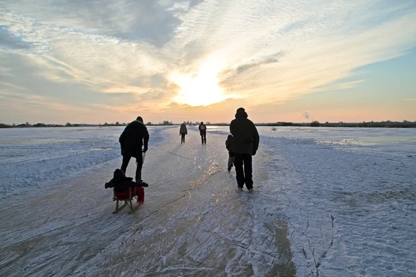 Ice skating in the countryside from the Netherlands — Stock Photo, Image