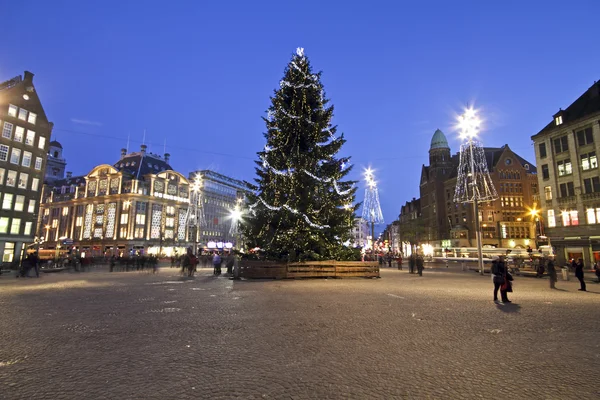 Damsquare na Vánoce v Amsterdamu v Nizozemsku — Stock fotografie