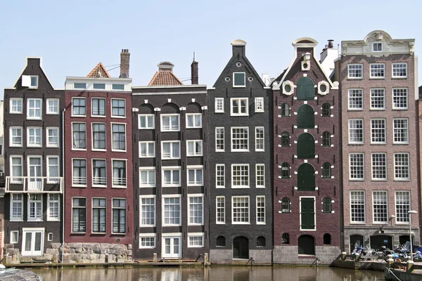 Facciate medievali ad Amsterdam Paesi Bassi — Foto Stock