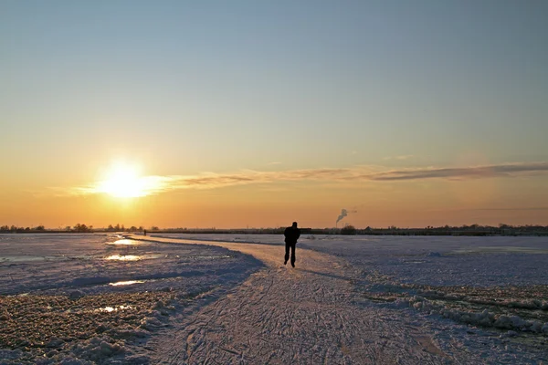 Ice skating in the countryside from the Netherlands at sunset — Stock Photo, Image