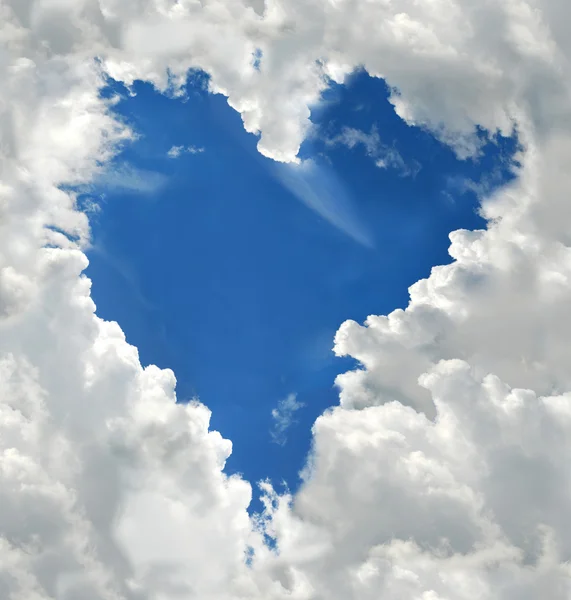 Heart shape in the sky reflecting in the water — Stock Photo, Image