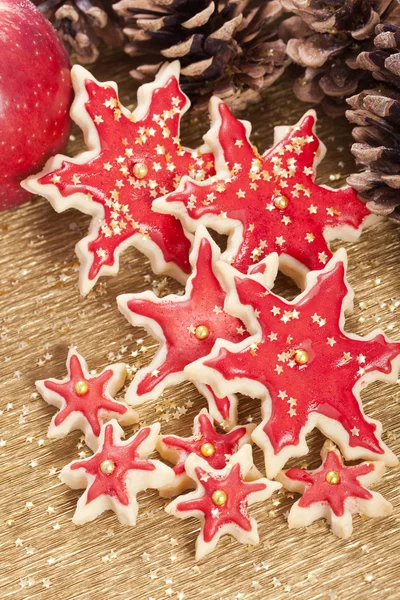 Χριστούγεννα αστέρια μπισκότα χρυσό και κόκκινο Εικόνα Αρχείου