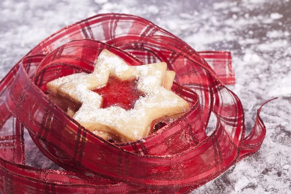 Biscuits à la confiture étoile de Noël Photos De Stock Libres De Droits