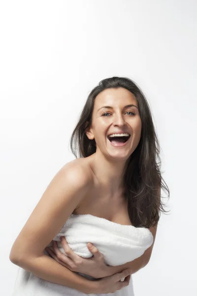 Mujer en toalla blanca — Foto de Stock