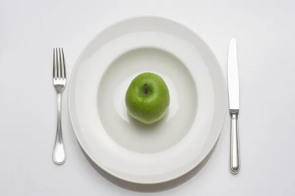 Comida dietética de manzana en un plato —  Fotos de Stock