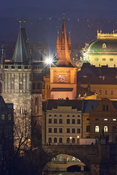 Prag kuleleri alacakaranlıkta — Stok fotoğraf