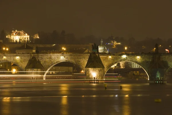 Prag, Karlsbrücke — Stockfoto