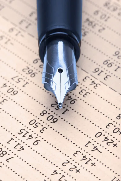 Pen and charts — Stock Photo, Image