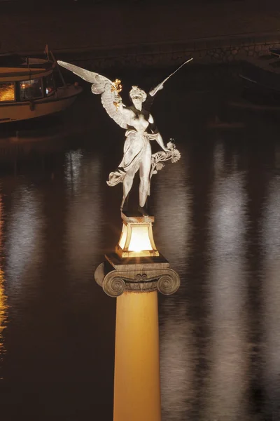 Prag -Statue auf Säule — Stockfoto