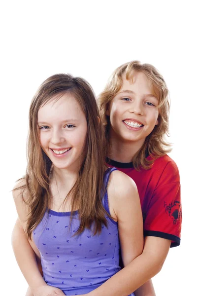 Мальчик и девочка улыбаются — стоковое фото