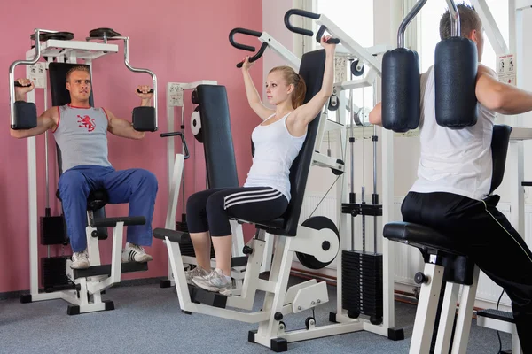 Exercising in gym — Stock Photo, Image