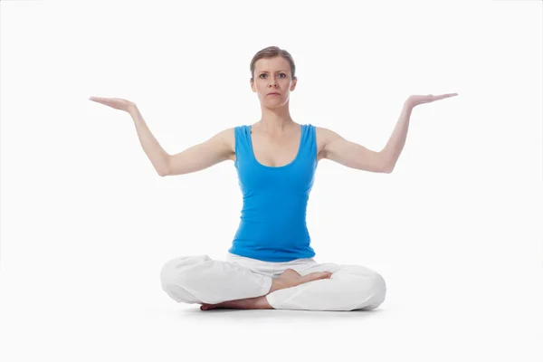 Жінка тренувань йога — стокове фото