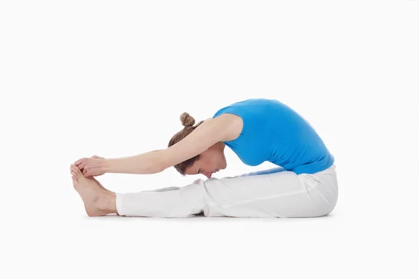 Vrouw uitoefenen van yoga — Stockfoto