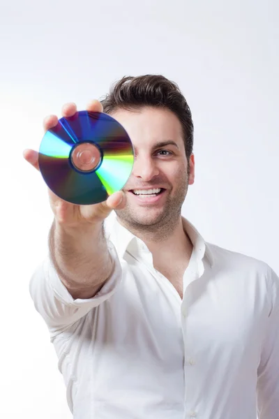 Homme tenant un cd — Photo