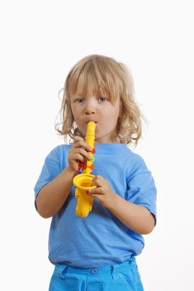 Çocuk oyuncak saksafon ile — Stok fotoğraf