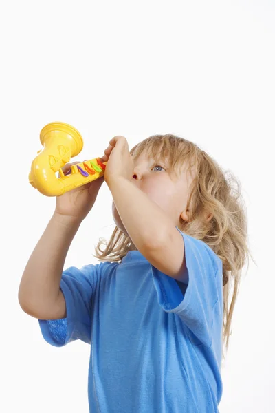 Chłopiec z zabawkami saksofon — Zdjęcie stockowe