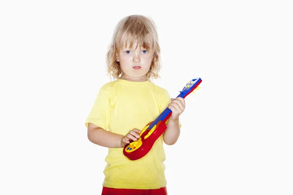 Chlopak z gitara zabawka — Zdjęcie stockowe