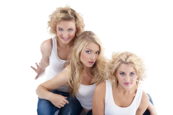 Três jovens mulheres — Fotografia de Stock