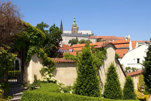 Prague - vrtba garden and hradcany castle — Stock Photo, Image