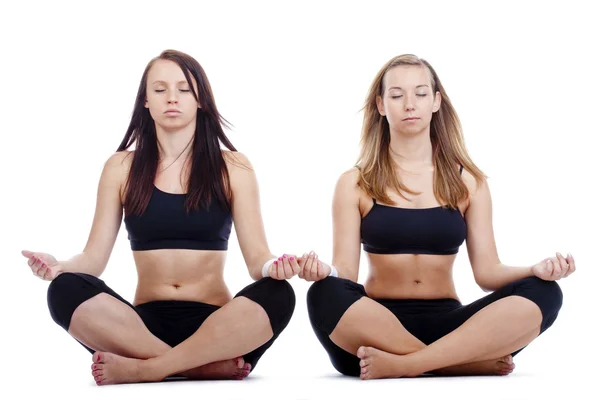 Chicas ejercitando yoga —  Fotos de Stock