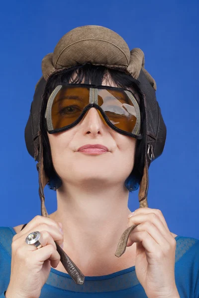 Frau mit Helm — Stockfoto