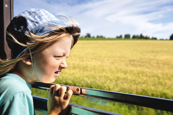 Boy looking out the train window — Stock Photo, Image