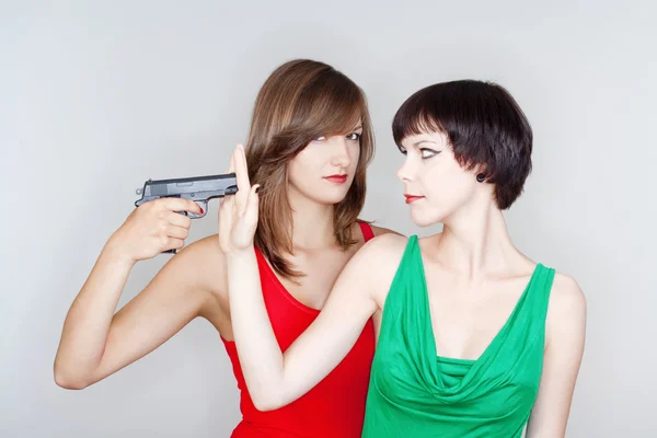 Chicas con un arma — Foto de Stock