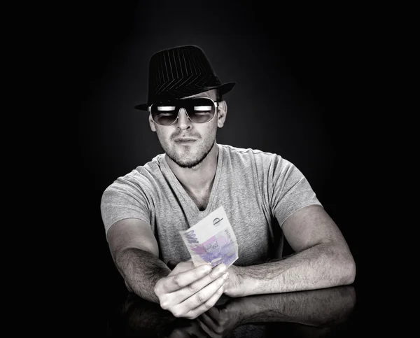 Ember, kalap és napszemüveg — Stock Fotó