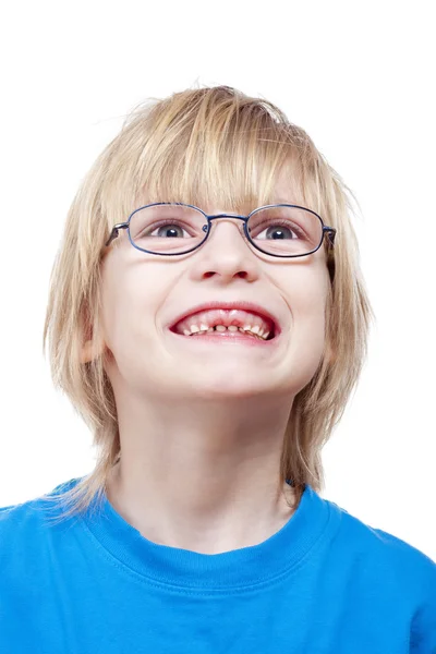 Menino mostrando falta de dentes de leite — Fotografia de Stock