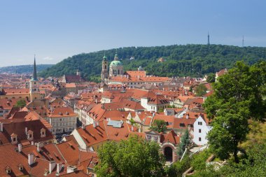 Prag - Aziz nicolas Kilisesi ve mala strana çatıların