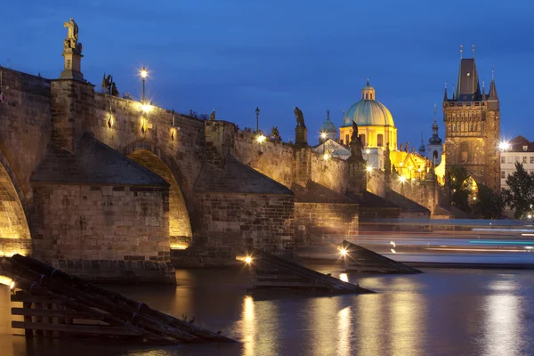 Most Karola, wieże starego miasta — Zdjęcie stockowe