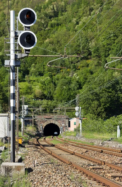 Skenor i tunneln — Stockfoto