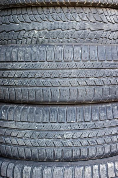Empilhar pneus usados — Fotografia de Stock
