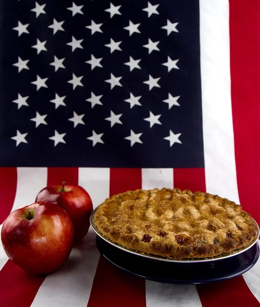 Tarta de manzana y bandera americana —  Fotos de Stock
