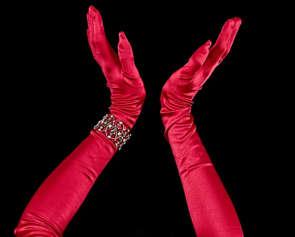 Руки хлопают в красные перчатки — стоковое фото