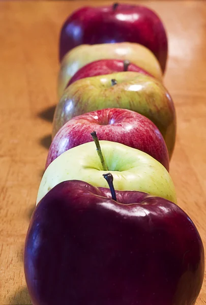 Just Apples Lined Up — Stock Photo, Image