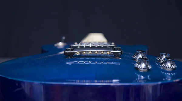 Modrá elektrická kytara — Stock fotografie