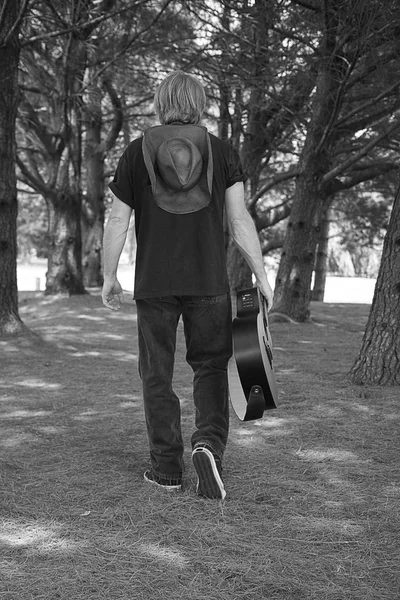 Guitarist Walking Outdoors — Stock Photo, Image