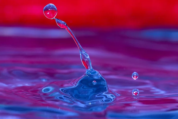 Water drop vorming fotografie — Stockfoto
