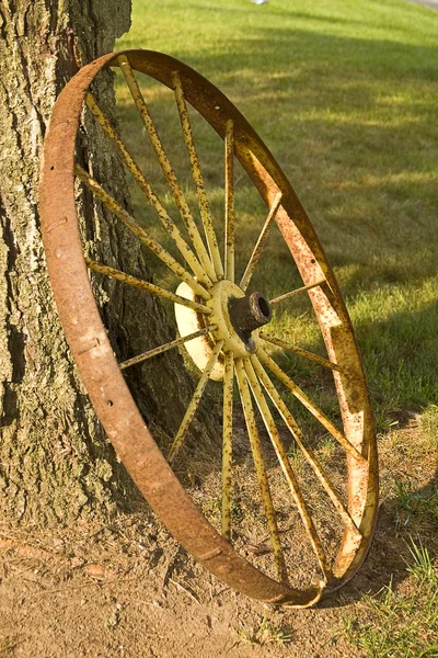 Rustic Wagon Wheel — Stock Photo, Image