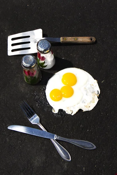Frying Eggs on Sizzling Asphalt Concept — Stock Photo, Image