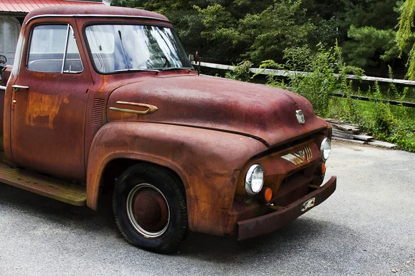 Caminhão clássico velho — Fotografia de Stock