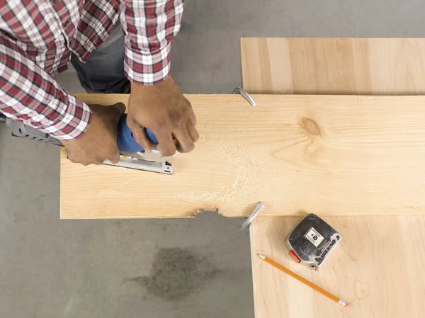 Cutting ply wood using a jigsaw — Stock Photo, Image